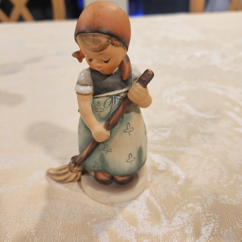Hummel Figurine "Little Sweeper"